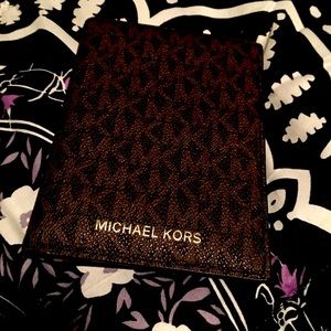 MICHAEL KORS PASSPORT WALLET